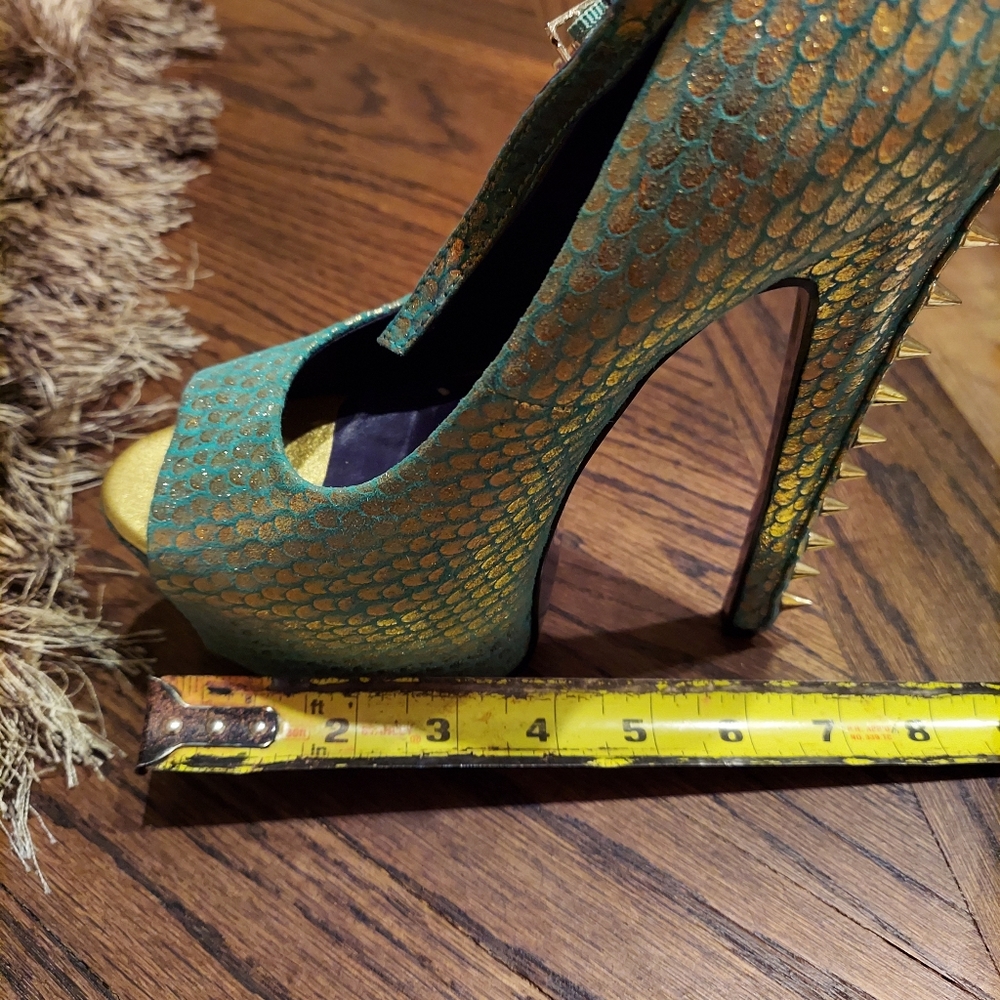 Women's size 7 heels - Picture 6 of 6